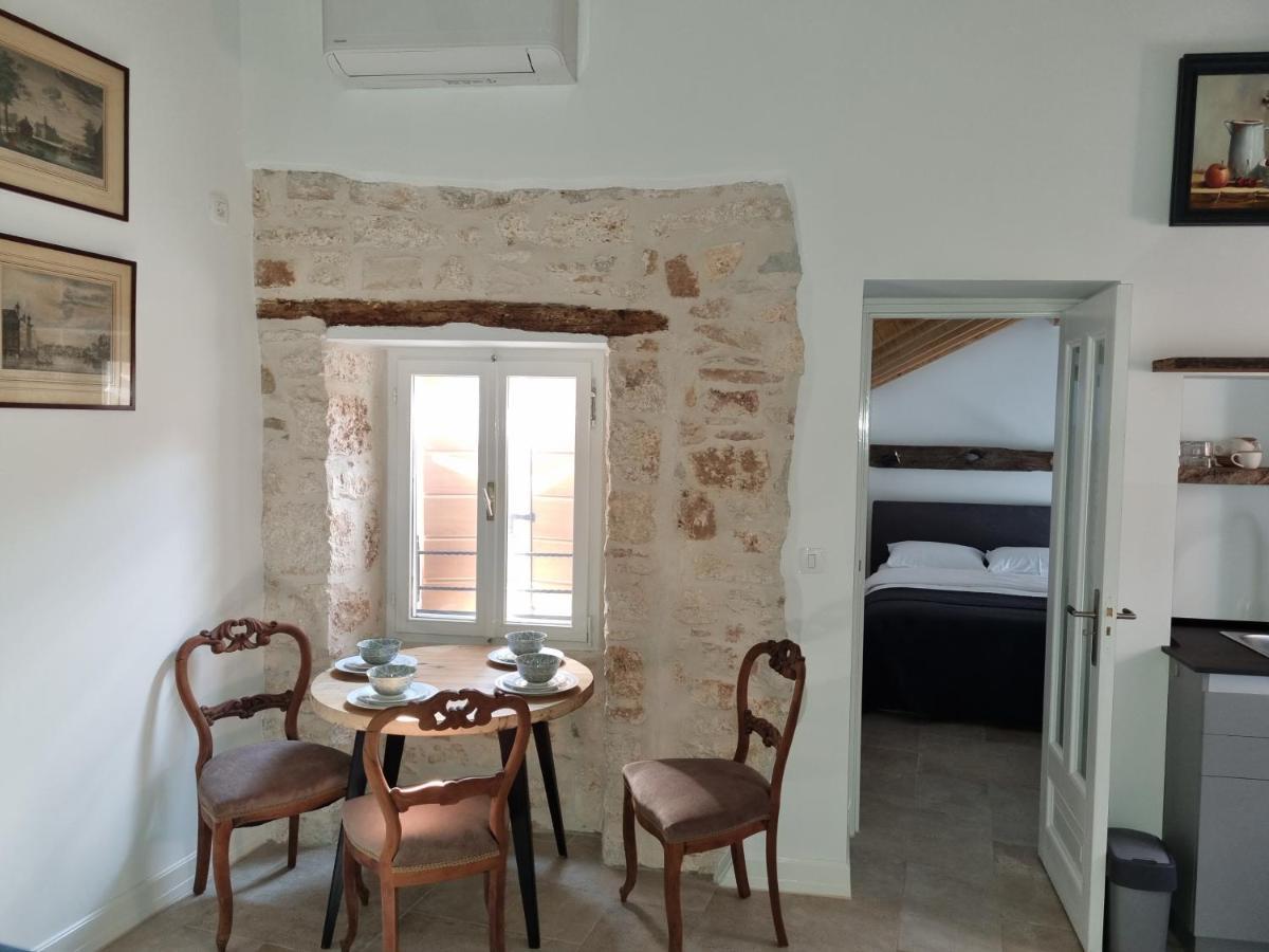 Apartmani Ulika 발 외부 사진